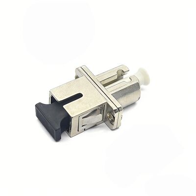 Adaptador de Fibra Óptica Simplex SC UPC para LC UPC em Caixa Metálica com Flange, Perda de Inserção de 0,2dB, Durabilidade de 500 Ciclos